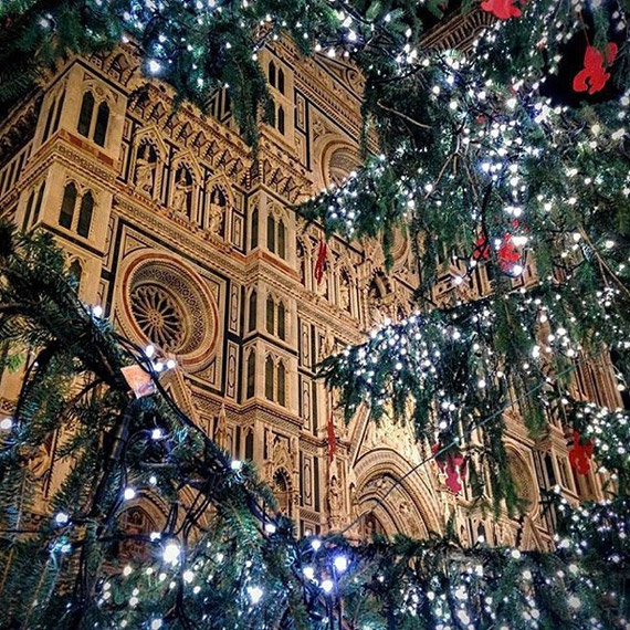 The Christmas air makes Florence even more beautiful! Cathedral of Santa Maria del Fiore - photo credit @andyfi03