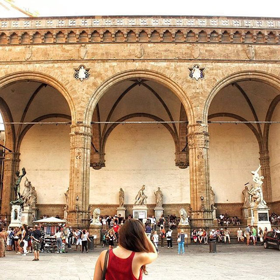 The splendid Loggia dei Lanzi - photo credit @kenya.bravo @marilubravo